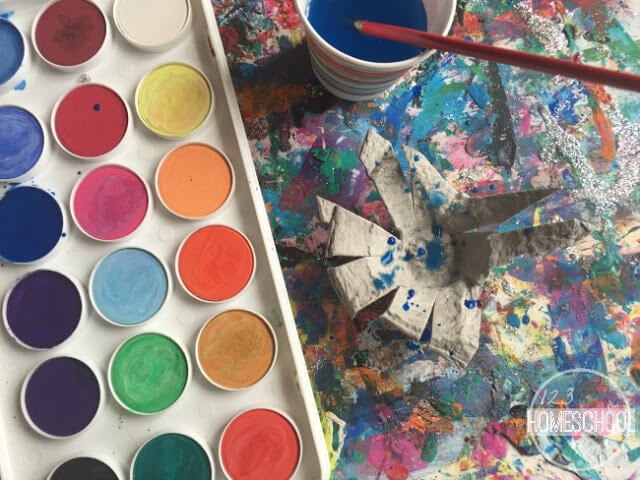 splatter water color paint on the egg carton to make your jackson poluck inspired famous artist actiivty for kids splatter water color paint on the egg carton to make your jackson poluck inspired famous artist actiivty for kids