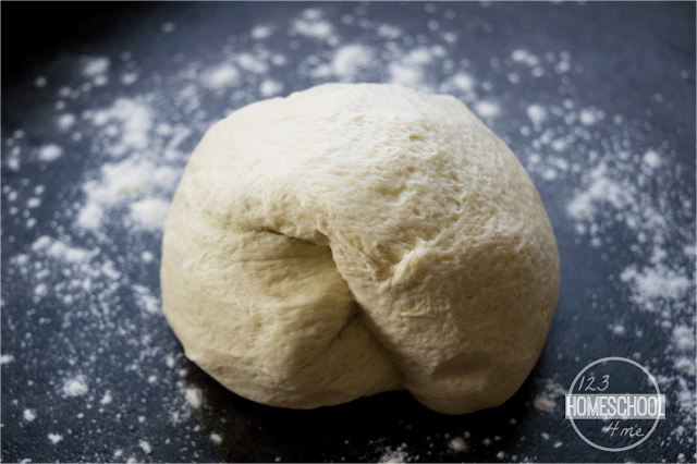 Pillsbury crescent roll makes an easy crust for breakfast pizza Pillsbury crescent roll makes an easy crust for breakfast pizza
