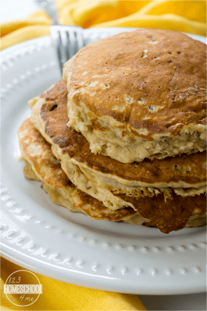 banana pancakes that are delicious, filling, and filled with good for you oats and pecans banana pancakes that are delicious, filling, and filled with good for you oats and pecans