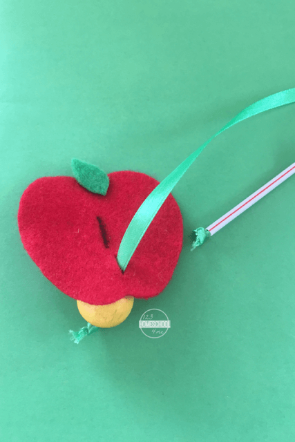 using-sharpie-write-numbers-to-10-on-each-apple-shaped red-cut-out using-sharpie-write-numbers-to-10-on-each-apple-shaped red-cut-out