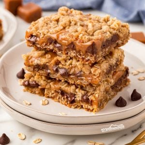 Discover your new favorite treat: these easy-to-make, melt-in-your-mouth caramel chocolate oatmeal bars that are simply the best!