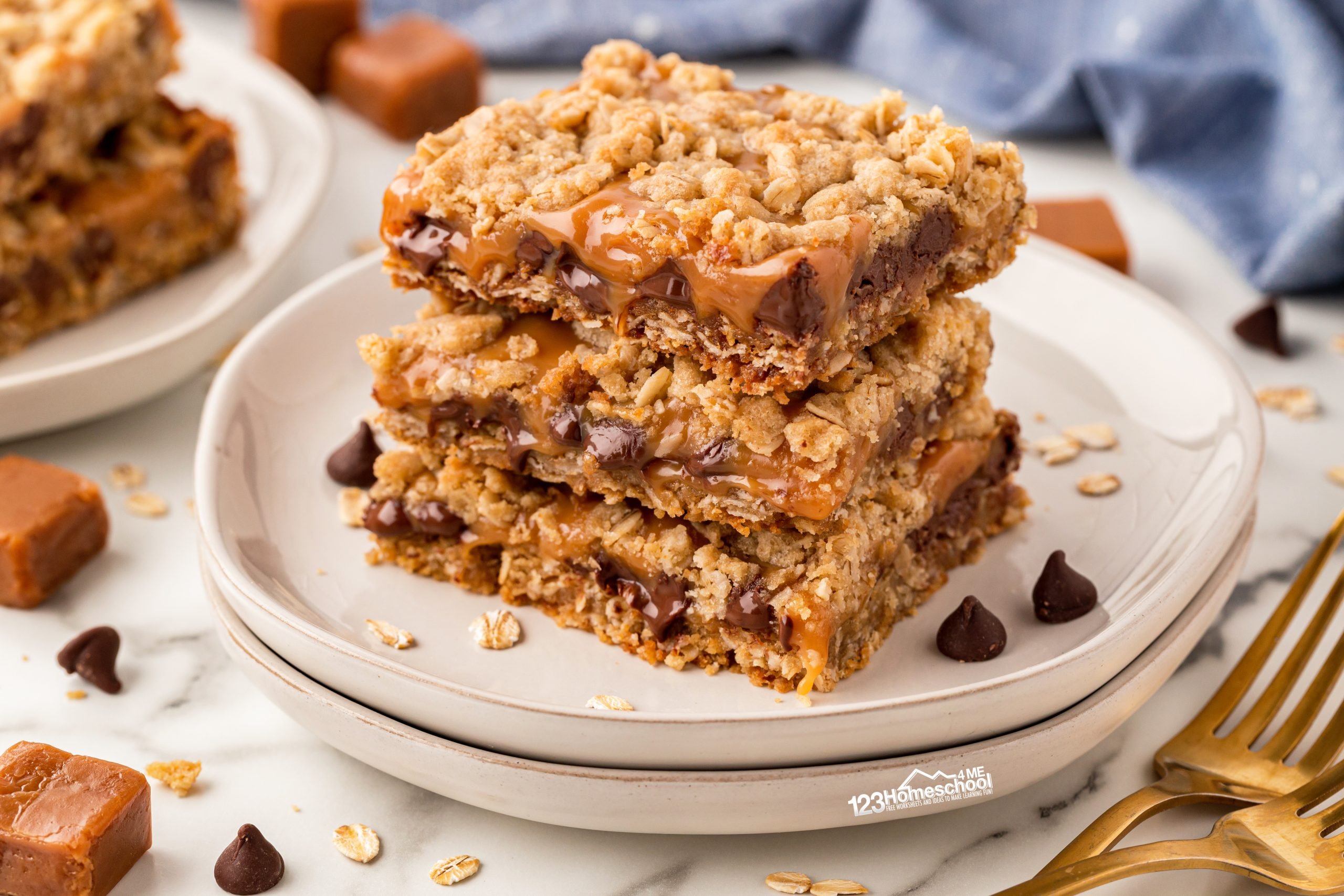 Discover your new favorite treat: these easy-to-make, melt-in-your-mouth caramel chocolate oatmeal bars that are simply the best!