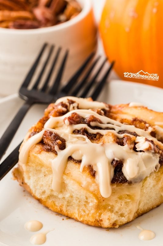 pumpkin spice cinnamon buns