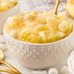Try this easy and delicious 7 Up salad at your summer gatherings—it's a refreshing blend of lime jello, sweet pineapple, marshmallows, and cool whip! YUM!