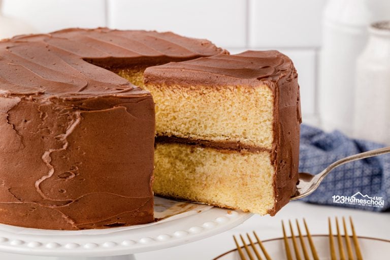 Craving the perfect yellow cake? Our easy homemade recipe is moist and delicious, topped with irresistible chocolate buttercreamโletโs bake something magical!