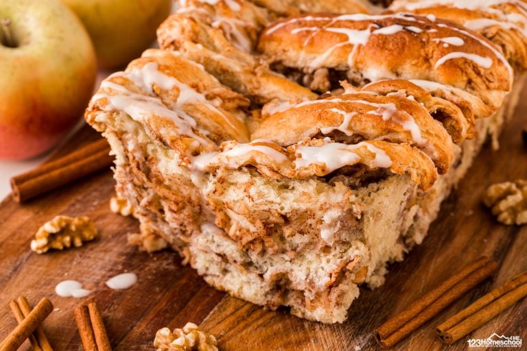 Rise and shine, breakfast lovers! If you’re on the hunt for a deliciously irresistible cinnamon bread recipe, you HAVE to try our Pull Apart Apple Bread!