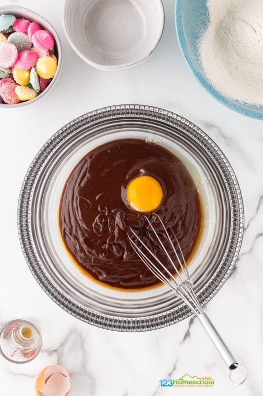 once cool stir in egg Beat egg into cooled mixture.