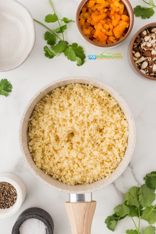 cook cous cous Before you fire up the grill for that delicious chicken, let’s get the couscous ready!
Start by bringing some chicken broth to a boil in a saucepan. Once boiling, take it off the heat and stir in the couscous. Cover it and let it sit for 5 minutes—this is the perfect time to let those flavors enhance! Afterward, give it a good fluff with a fork