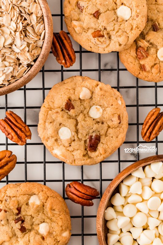 White chocolate cranberry cookies If you like, you can mix in 1/2 cup of dried craisins into your batter for a yummy addition! These cookies with white chocolate and cranberries are perfect for the holidays!