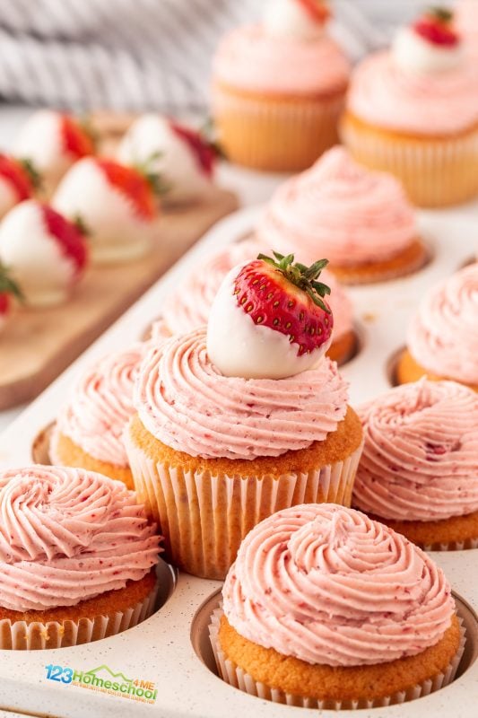 White chocolate strawberry frosting