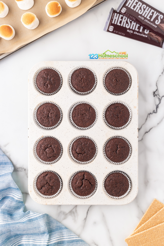 cupcake flavors for summer Bake your cupcakes for 20-24 minutes, or until a toothpick inserted into the center comes out clean. You can also gently press the top of a cupcake—if it bounces back, it’s done! Once baked, take them out of the oven and let them cool completely.