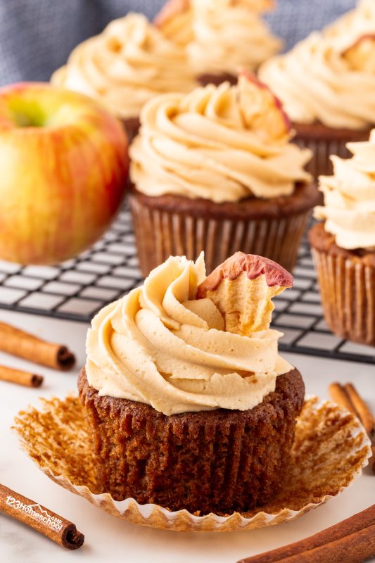 Apple cupcake recipe Dive into the flavors of fall with these delightful autumn cupcakes! Packed with warm cinnamon, nutmeg, and chunks of fresh apples, they’re the perfect treat to cozy up with this season. Ideal for indulging or sharing, these cupcakes are sure to become your new favorite!
