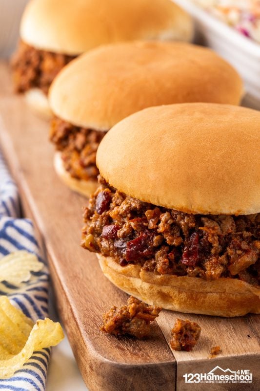 Easy sloppy joes For the best experience, I recommend serving everything right at the table just before digging in. The longer the mixture sits on the buns, the soggier they'll get! To help keep them nice and crispy, you can toast the buns in the oven for about 30 seconds before serving.