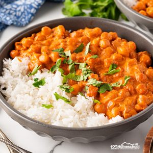 Satisfy your craving for delicious and easy-to-make Indian food with our flavorful Indian Butter Chickpeas—get ready to impress your taste buds!