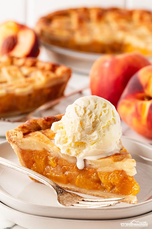 Easy recipe for peach pie Serve your pie warm with a scoop of vanilla ice cream for the ultimate treat, or let it cool completely before slicing. The pie will be less juicy if you let it cool.