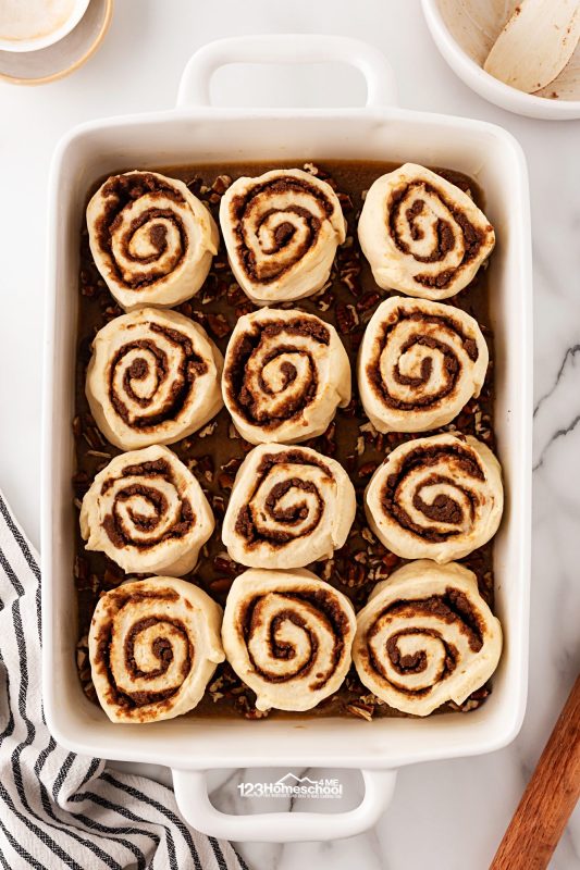 breakfast recipes At this stage, you have two great options:
Prepare Ahead: Cover the pan tightly and store it in the fridge overnight. In the morning, just remember to take it out and let it warm up while you preheat the oven!
Bake Now: If you're ready to dig in, simply place a dish towel over the baking dish and let the dough rise for an additional 15 minutes while the oven heats up.